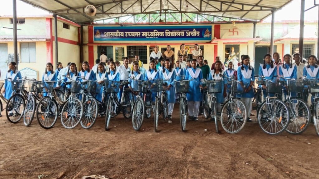 सरस्वती साइकिल योजना से बेटियों के सपनों को मिले पंख