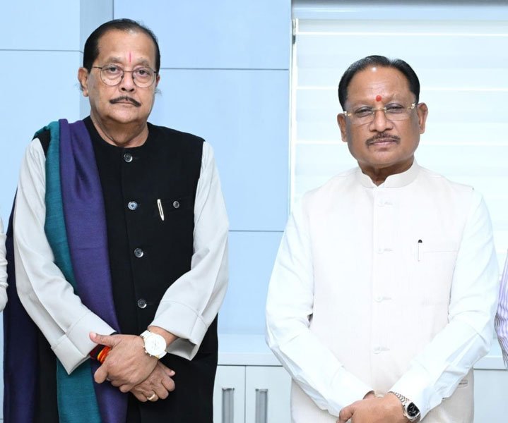 मुख्यमंत्री विष्णु देव साय से झारखंड के वित्त मंत्री राधाकृष्ण किशोर ने की सौजन्य भेंट