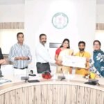 कलाकारों और साहित्यकारों के सम्मान-संवर्धन की दिशा में बड़ा कदम, संस्कृति विभाग ने वितरित किए सहायता एवं छात्रवृत्ति राशि के चेक