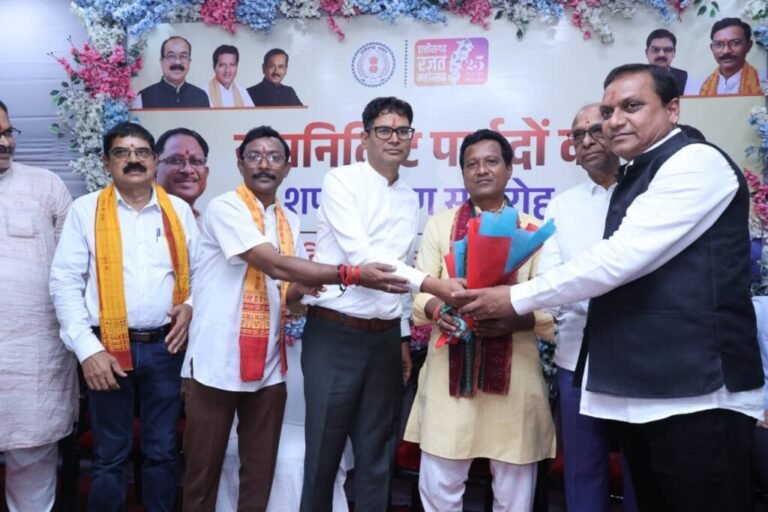 नामनिर्दिष्ट पार्षदों के शपथ ग्रहण समारोह में शामिल हुए वित्त मंत्री ओपी चौधरी