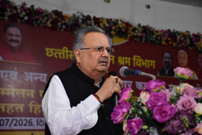 मेहनतकश श्रमिकों के जीवन में शासन की योजनाएं ला रही महत्वपूर्ण परिवर्तन: विधानसभा अध्यक्ष डॉ. रमन सिंह