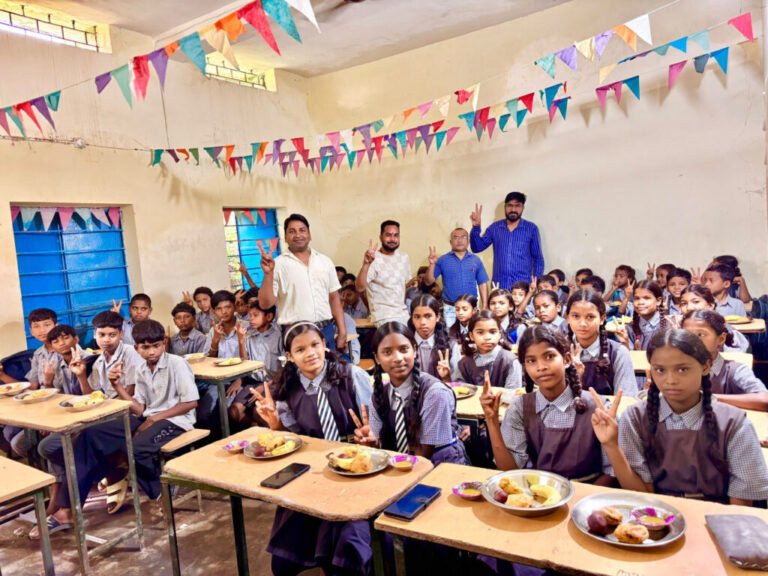 500 विद्यालयों में पोषण, पर्यावरण और सहभागिता का संगम, बैगलेस डे पर सूरजपुर की अनूठी पहल