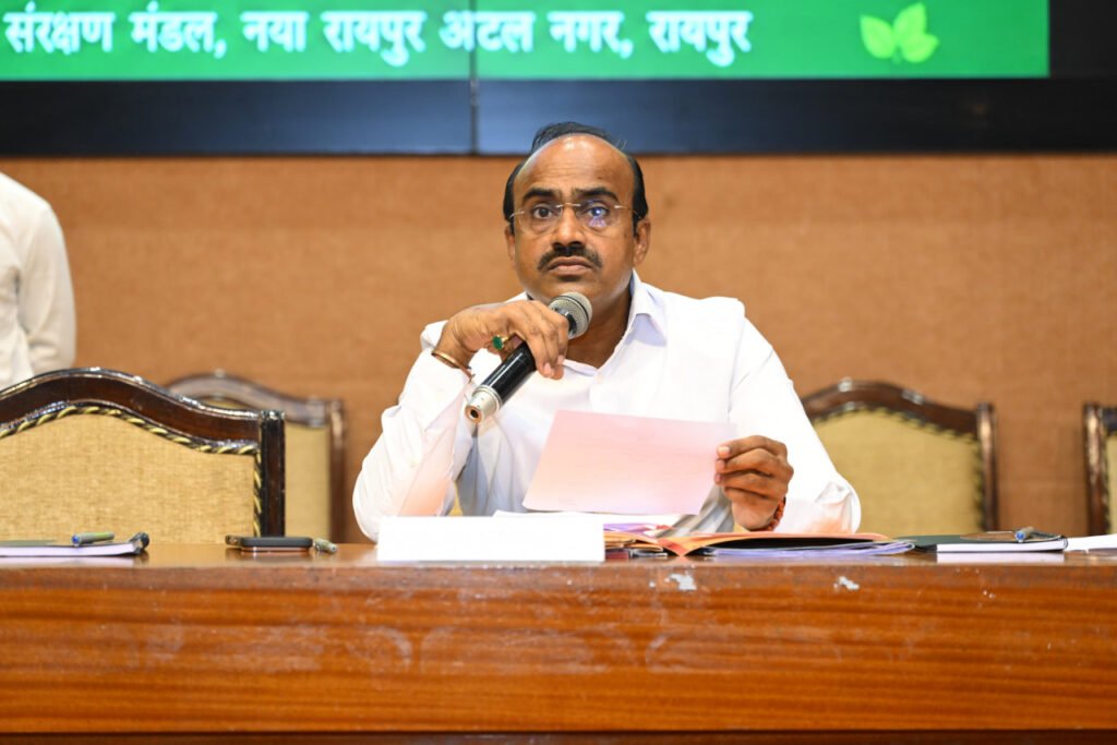 मानसून के दौरान उद्योगों द्वारा किए जा रहे वृक्षारोपण कार्यों की हुई समीक्षा