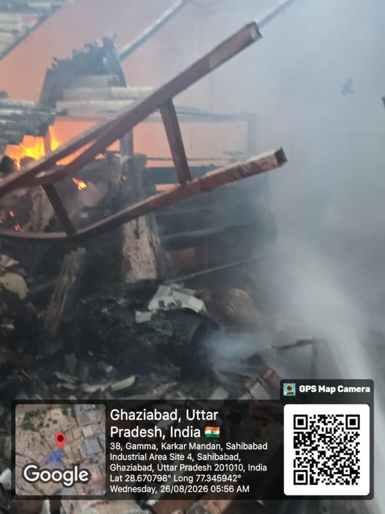 यूपीः गाजियाबाद में पेपर फैक्ट्री में भीषण आग, फायर ब्रिगेड की तत्परता से बड़ा हादसा टला