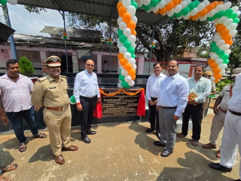 जेल निरीक्षण के दौरान चबूतरे का उद्घाटन, बंदियों को प्रशिक्षण प्रमाणपत्र
