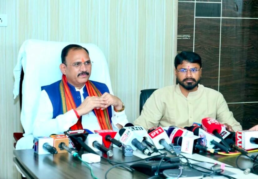 हमारी सरकार छात्र हितैषी सरकार है : श्याम बिहारी जायसवाल