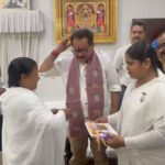 यूपीः आगरा में रक्षाबंधन पर एसपी सिंह बघेल को ब्रह्मकुमारीज ईश्वरीय विश्वविद्यालय की बहनों ने बांधी राखी
