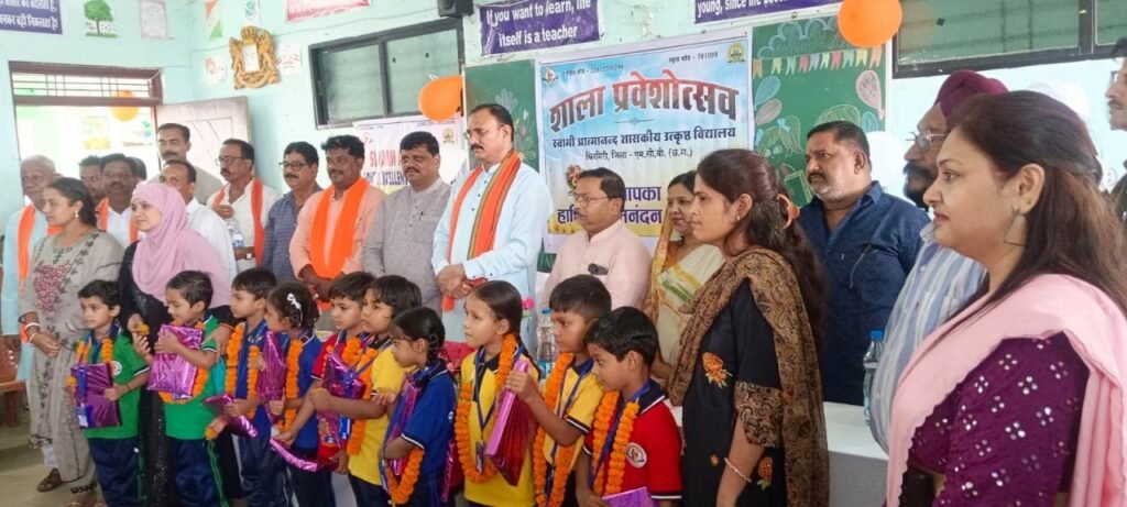 मिशन 100 की शपथ से गूंजा चिरमिरी, 20 बेटियों को साइकिल और 50 पौधों से सजा शिक्षा का उत्सव