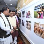 तस्वीरों ने ताजा कीं मुख्यमंत्री साय की पुरानी यादें: मुख्यमंत्री ‘दृश्य संवाद 2026’ के समापन समारोह में हुए शामिल