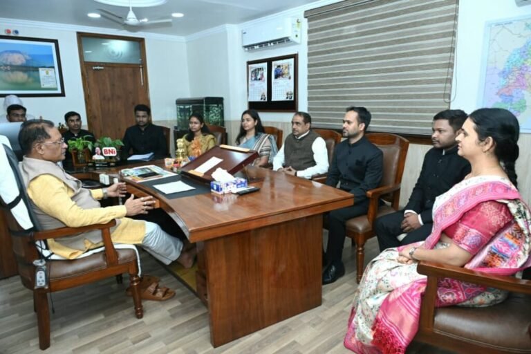 कर्तव्यनिष्ठ होकर जनसेवा एवं सुशासन के लिए जमीनी स्तर पर करें बेहतर कार्य: मुख्यमंत्री विष्णु देव साय