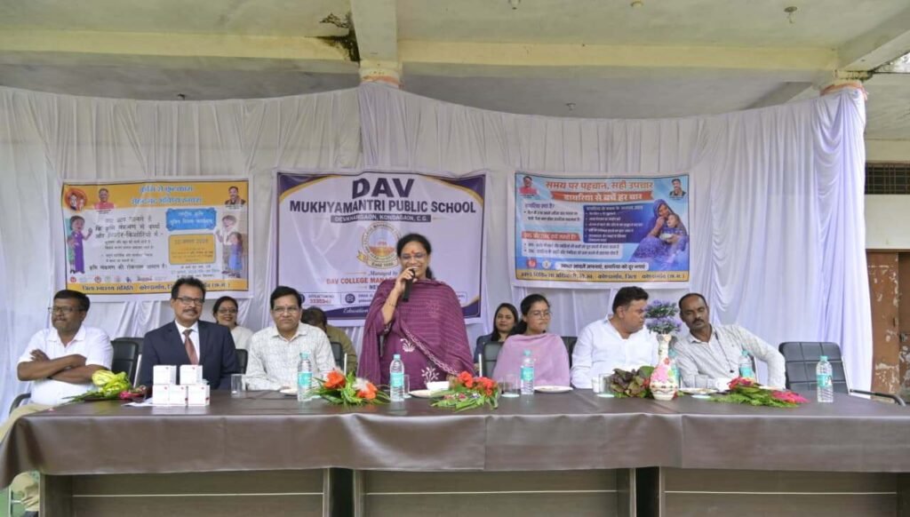विधायक सुश्री उसेंडी ने बच्चों को एल्बेंडाजोल की गोली खिलाकर किया राष्ट्रीय कृमि मुक्ति दिवस का शुभारंभ