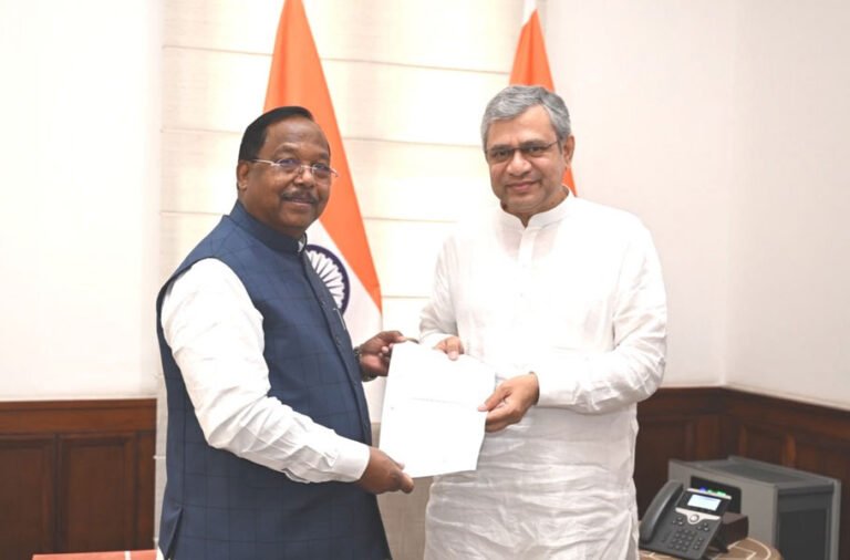 मंत्री रामविचार नेताम की पहल से बलरामपुर-रामानुजगंज में जल्द खुलेगा रेलवे रिजर्वेशन काउंटर