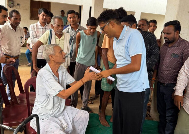आमापाली में वित्त मंत्री ओपी चौधरी ने लगाई जन चौपाल, सुनी ग्रामीणों की समस्याएं