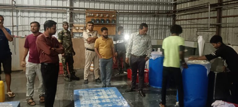 रात 12 बजे वैद्य फूड में राजस्व, खाद्य औषधि एवं पुलिस की संयुक्त टीम की दबिश, 200 किलो पनीर जब्त