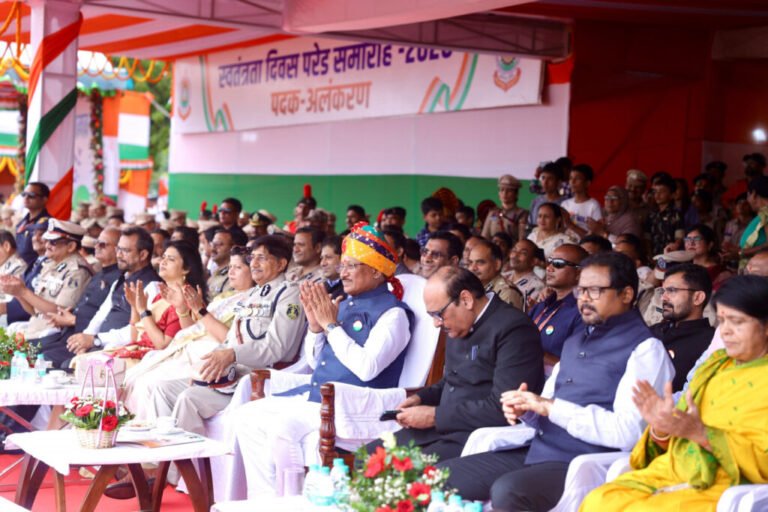 स्वतंत्रता दिवस समारोह: शालेय विद्यार्थियों की सांस्कृतिक प्रस्तुतियों ने बांधा समां