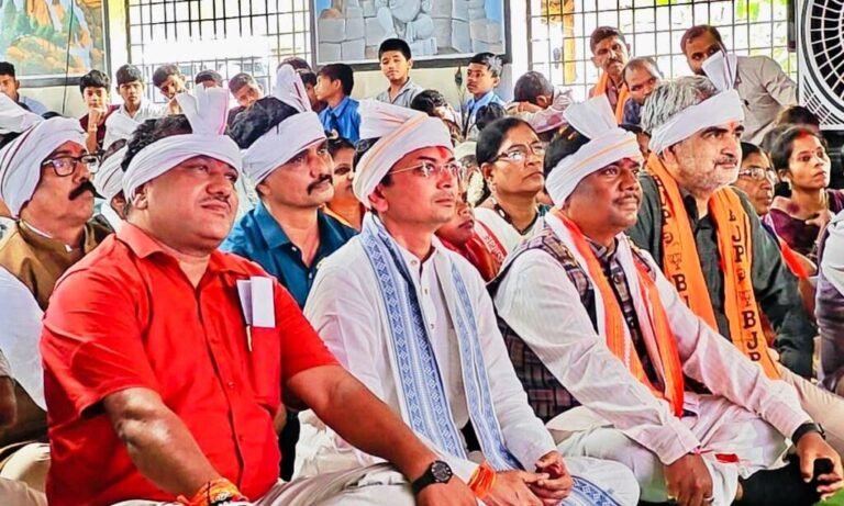 अब धमाकों की नहीं, रेडियो की गूंज