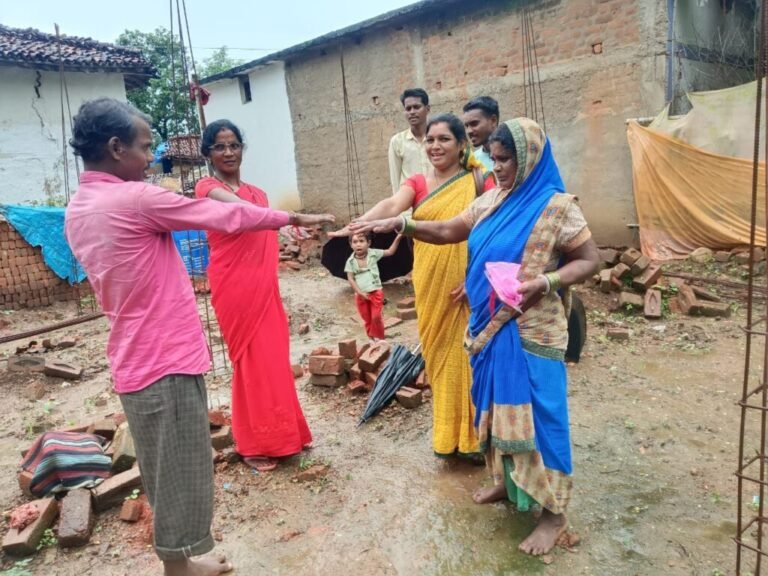 रक्षा सूत्र से बंधा ‘पक्के घर’ का संकल्प