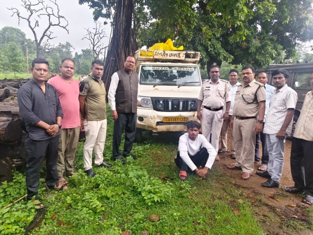 रात्रि गश्ती में अवैध सागौन से लदा पिकअप वाहन जब्त