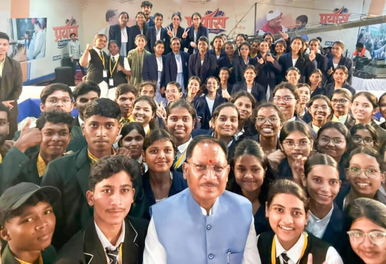 शिक्षा से विकसित छत्तीसगढ़ तक: मुख्यमंत्री साय ने नीट क्वालीफाई विद्यार्थियों के साथ साझा किया भविष्य का रोडमैप