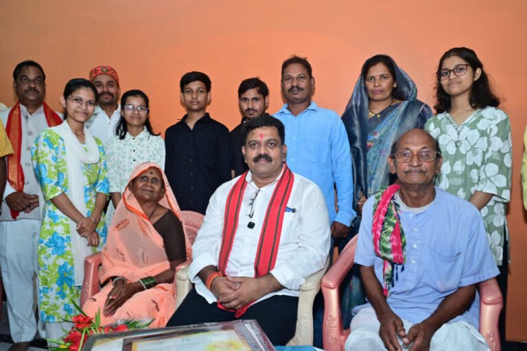 तीन बहनों ने एक साथ पास की नीट परीक्षा, उप मुख्यमंत्री विजय शर्मा ने घर पहुंचकर दी बधाई