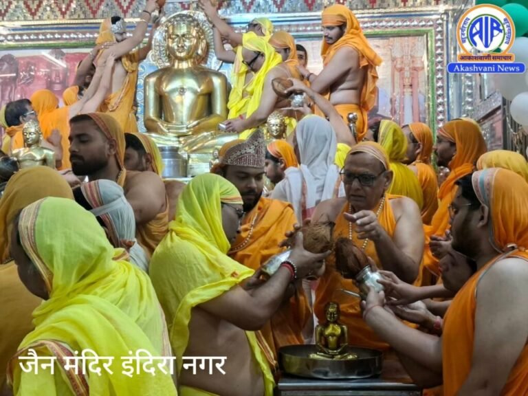 जैन मंदिर इंदिरा नगर में 108 स्वर्ण कलशों से हुआ  भगवान का अभिषेक