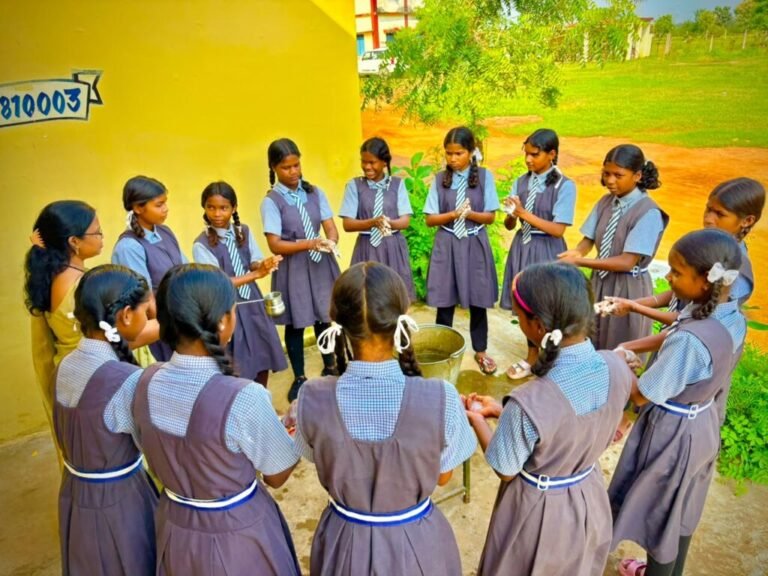 स्वच्छता पखवाड़ा में गूंजा स्वच्छता का संदेश, विद्यालयों में मनाया गया हाथ धुलाई दिवस