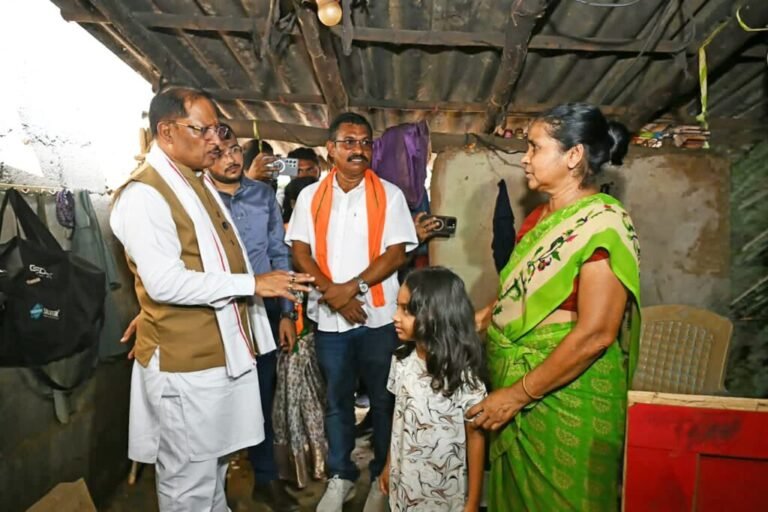 बाढ़ प्रभावित परिवारों के साथ पूरी संवेदनशीलता से खड़ी है सरकार : मुख्यमंत्री साय