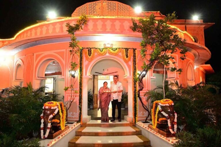 आशीर्वाद के दीयों से जगमगाया मुख्यमंत्री निवास