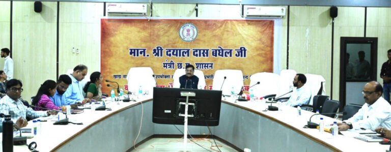 महासमुंद : जनभागीदारी से ‘सेवा संकल्प अभियान’ को भव्य और व्यापक स्वरूप दें – प्रभारी मंत्री दयालदास बघेल
