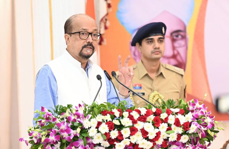 AI के युग में शिक्षक बनें विद्यार्थियों के मार्गदर्शक, तकनीक के विवेकपूर्ण उपयोग की दें सीख : राज्यपाल डेका