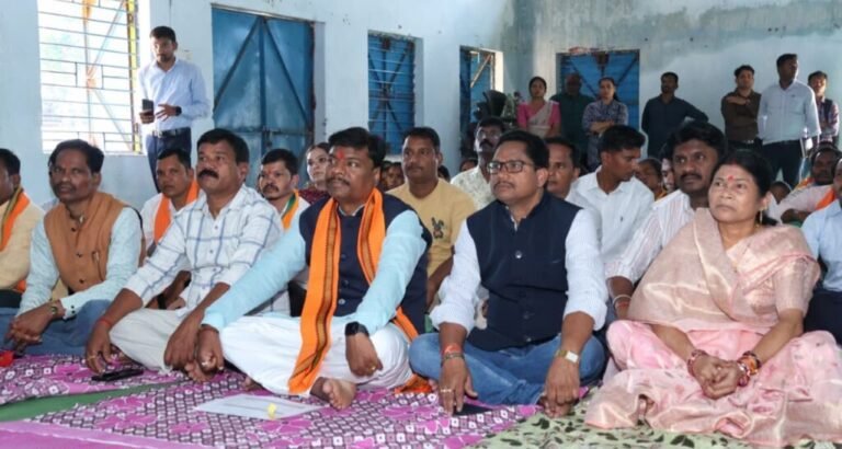 कुंगारपाल में वन मंत्री ]केदार कश्यप की मौजूदगी में ग्रामीणों ने सुना ‘मन की बात’ का 138 वां संस्करण
