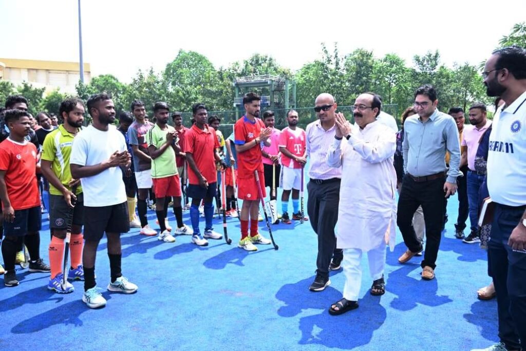 छत्तीसगढ़ हॉकी लीग : चयन ट्रायल के पहले दिन 223 खिलाड़ी उतरे मैदान पर, उप मुख्यमंत्री अरुण साव ने खिलाड़ियों से की मुलाकात