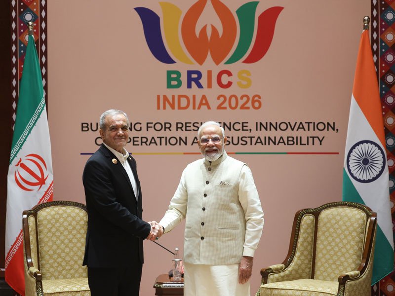 प्रधानमंत्री ने ब्रिक्स शिखर सम्मेलन के दौरान ईरान के राष्ट्रपति से मुलाकात की