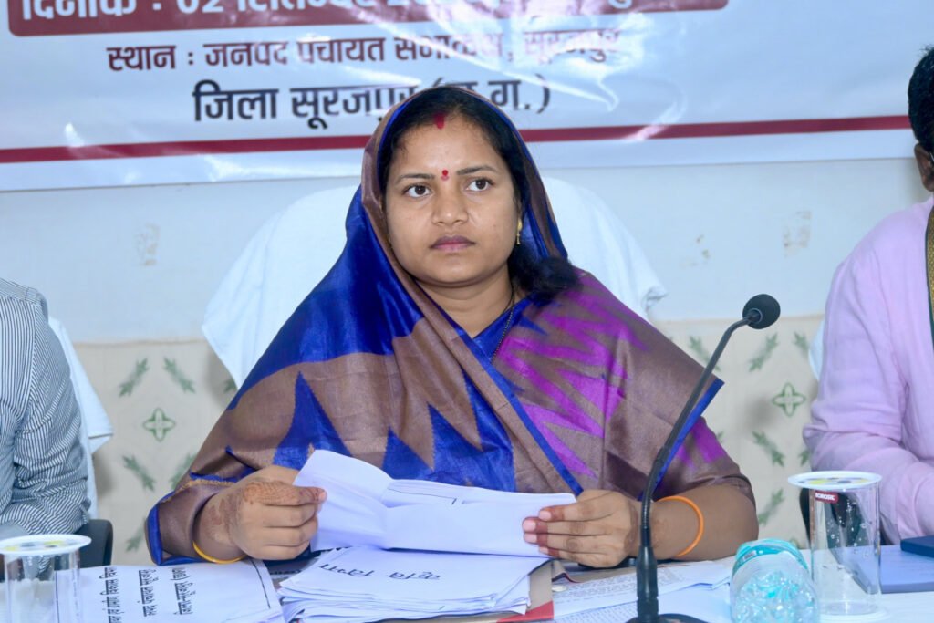 मंत्री लक्ष्मी राजवाड़े ने सूरजपुर और भैयाथान में विकासखंड स्तरीय समीक्षा बैठकों में योजनाओं की प्रगति की समीक्षा की