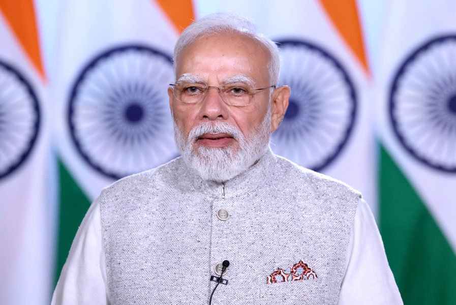 प्रधानमंत्री ने भारत को स्थिरता का द्वीप और विकास का इंजन बताने वाला लेख साझा किया