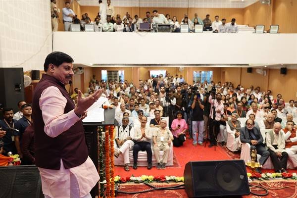 कठिनाईयों और संघर्ष के बावजूद अपनी पहचान और गौरव को बनायें रखने वाले सिंधी समाज पर सभी को गर्व : मुख्यमंत्री डॉ. यादव