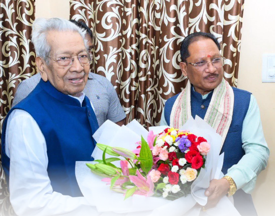 मुख्यमंत्री साय ने छत्तीसगढ़ के पूर्व राज्यपाल विश्वभूषण हरिचंदन से की सौजन्य भेंट