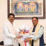 मुख्यमंत्री साय ने ओडिशा के राज्यपाल डॉ. हरि बाबू कंभमपति से की शिष्टाचार भेंट