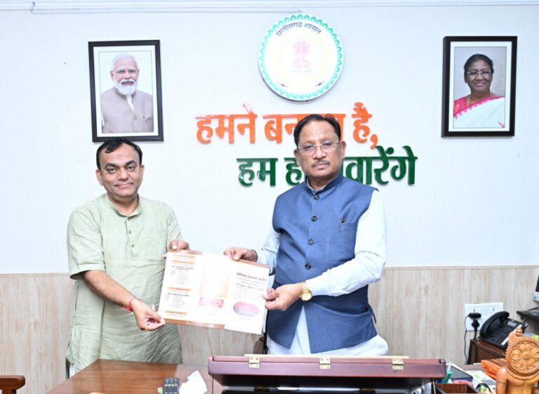 राजभाषा आयोग के अध्यक्ष प्रभात मिश्रा ने मुख्यमंत्री साय से की भेंट