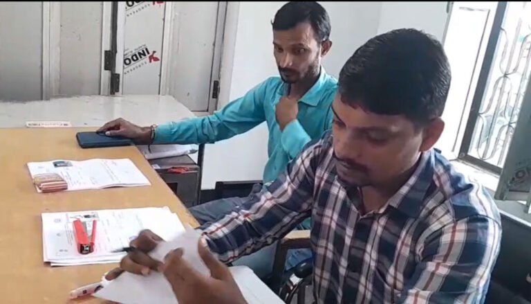 यूपीः आजमगढ़ यूडीआईडी कार्ड बनाने में प्रदेश में अव्वल