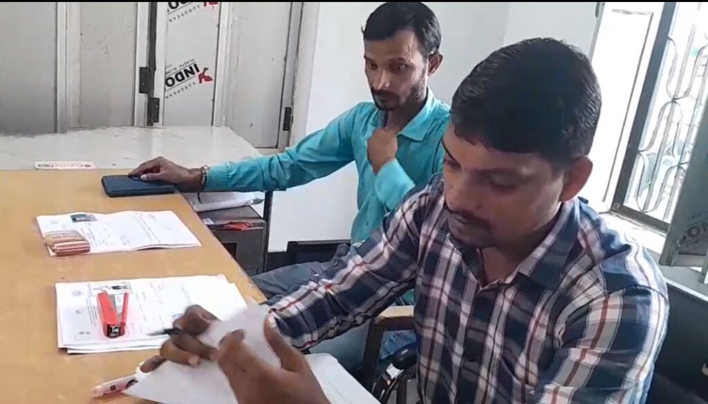 यूपीः आजमगढ़ यूडीआईडी कार्ड बनाने में प्रदेश में अव्वल