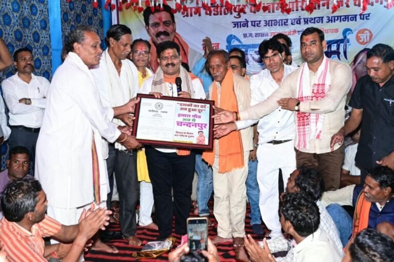 वर्षों पुरानी मांग हुई पूरी, राजपत्र लेकर गांव पहुंचे उप मुख्यमंत्री विजय शर्मा, चंदनपुर को मिली नई पहचान
