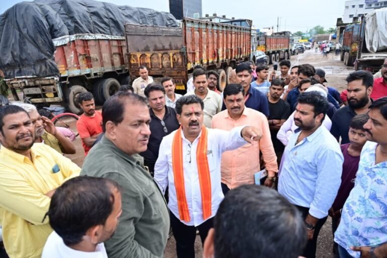 कवर्धा : उप मुख्यमंत्री विजय शर्मा ने ट्रांसपोर्ट नगर का किया निरीक्षण