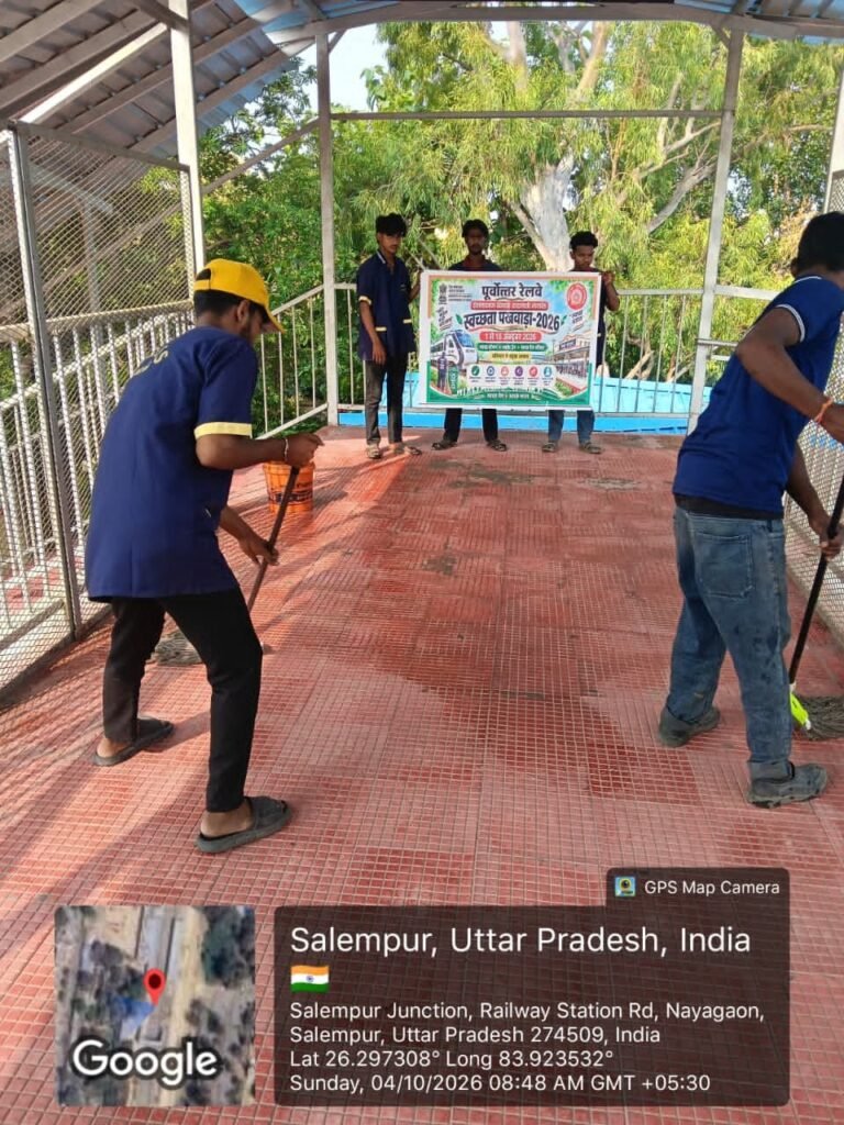 स्वच्छता पखवाड़े में वाराणसी मंडल के स्टेशनों पर चला गहन सफाई अभियान