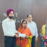 बाढ़ में डूबने से 3 लोगों की मौत, आश्रितों को मिला 4-4 लाख का मुआवजा