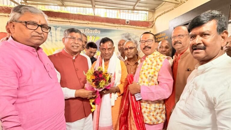 भाजपा प्रदेश अध्यक्ष आदित्य साहू ने ओडिशा के नवनियुक्त राज्यपाल ब्रज मोहन राम से की मुलाकात