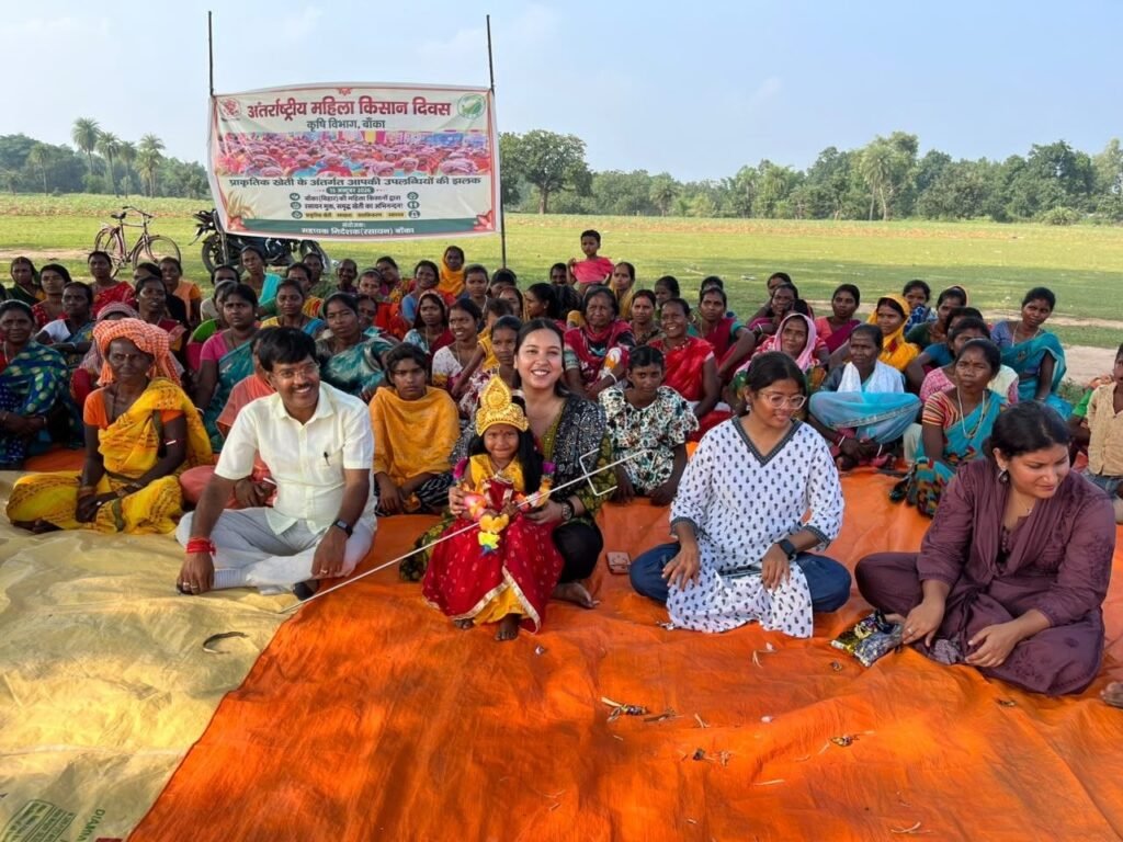 महिला किसान दिवस पर आदिवासी महिलाओं को प्राकृतिक खेती का प्रशिक्षण