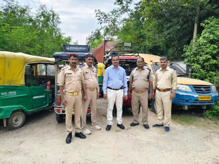 उरई में ई-रिक्शा के खिलाफ विशेष प्रवर्तन अभियान तेज, चार वाहन निरुद्ध