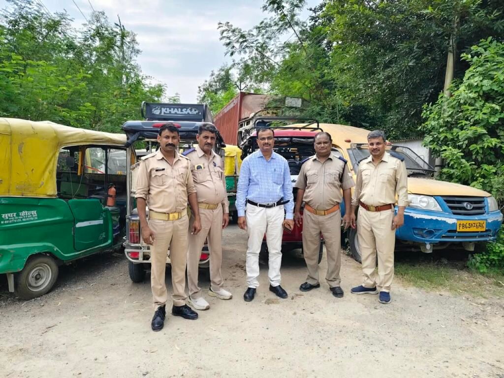 उरई में ई-रिक्शा के खिलाफ विशेष प्रवर्तन अभियान तेज, चार वाहन निरुद्ध