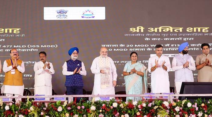 केन्द्रीय गृह एवं सहकारिता मंत्री अमित शाह आज दिल्ली में यमुना पुनरुद्धार से जुड़ी ₹8,941 करोड़ की परियोजनाओं के लोकार्पण एवं शिलान्यास समारोह में शामिल हुए
